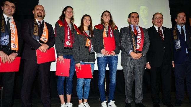 Galatasaray, başarılı voleybolculara Divan Başarı Beratı verdi
