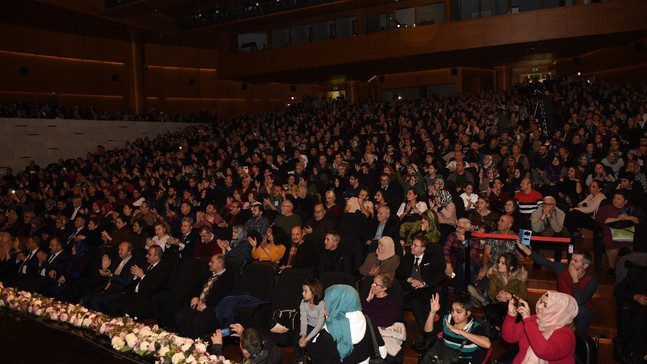 Duayen sanatçıya konserde kabak sürprizi
