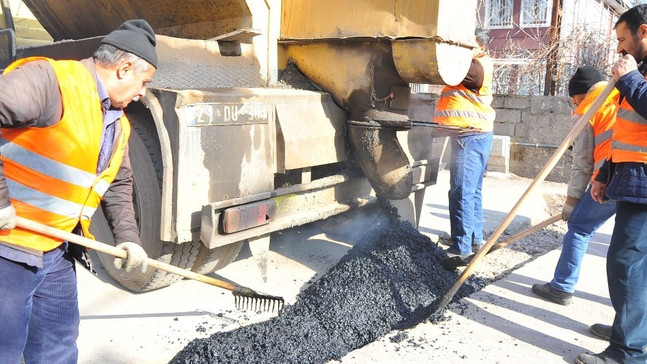 Büyükşehir yol bakım ve onarım çalışmaları devam ediyor
