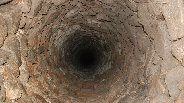 Tarihi caminin avlusunda 17 metre derinliğinde kuyu bulundu
