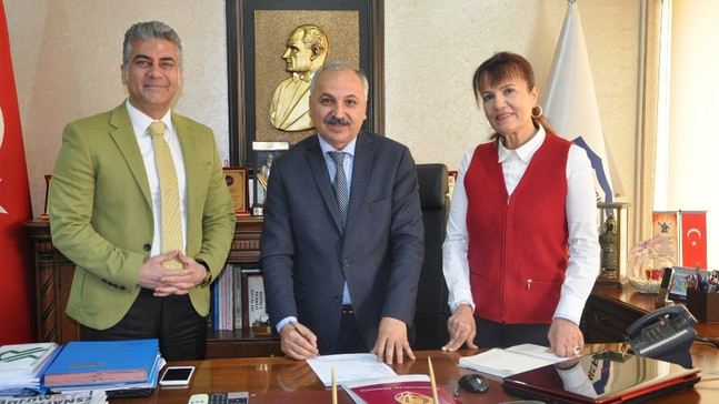 Başkan Dinçer, Özgecanlar Derneği’ne üye olarak ilk desteği verdi
