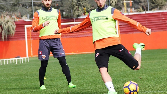 Adanaspor, Osmanlıspor maçı hazırlıklarına ara vermeden başladı
