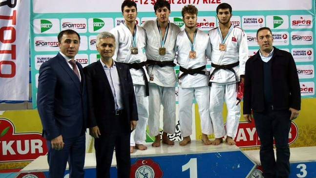 Kağıtsporlu judocular, Rize’den mutlu döndü

