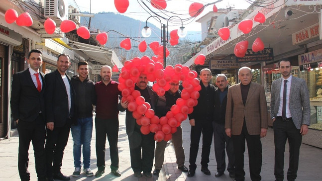Şemsiyeli Sokağa rakip Sevgi Sokağı
