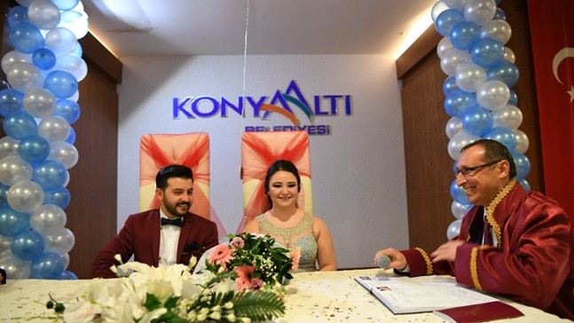 Konyaaltı’nda 20 dakikada bir nikah
