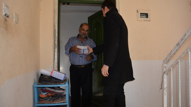 Honaz Kaymakamlığı 300 aileye karbon monoksit detektörü dağıttı
