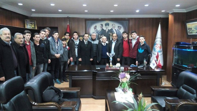 Liseli şampiyonlar mutluluklarını Başkan Demirtaş ile paylaştı
