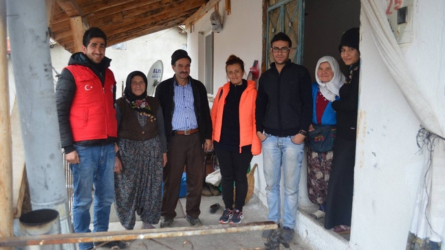 “Çaya Geliyoruz” projesinde gönüllüler işitme engelli gence misafir oldu
