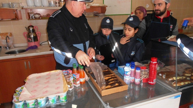 Minik zabıtalardan okul kantinlerinde denetim
