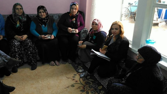 AK Partili kadınlar referandum turuna çıktı
