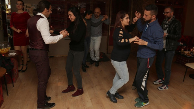 Sevgililer Günü’nü dans ederek kutladılar
