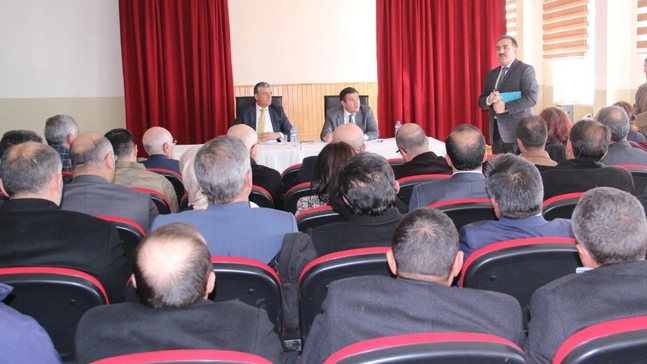 Vali Özefe, Çıldır’da muhtarlarla buluştu
