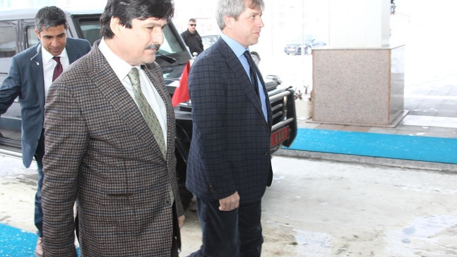 Vali Çınar’dan Rektör Yardım’a ziyaret
