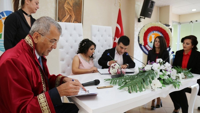 Mezitli’de 2016 yılında bin 310 çift nikah masasına oturdu

