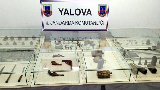 Durdurulan minibüsten Çanakkale Savaşında kullanılan silah ve malzemeler çıktı
