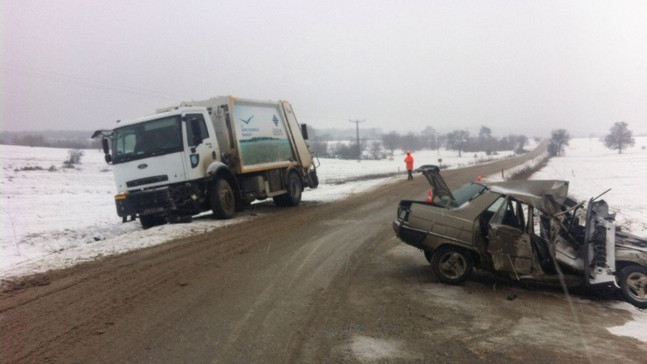 Bilecik’te otomobille çöp kamyonu çarpıştı: 1 yaralı
