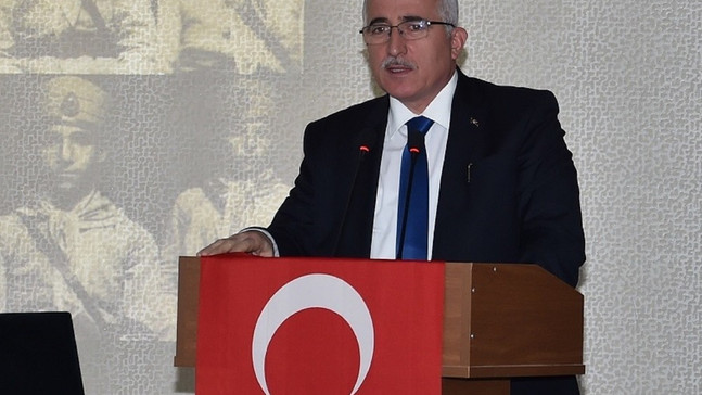 Vali Tuna kariyer günlerinde öğrencilerle bir araya geldi
