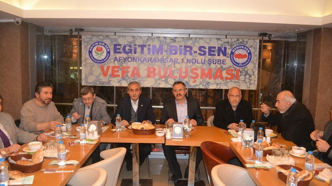 Eğitim Bir-Sen üyeleri 25. kuruluş yıldönümlerini kutladı

