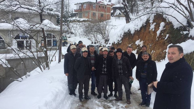 Köy köy gezerek üreticiyi zirai dona karşı uyarıyorlar
