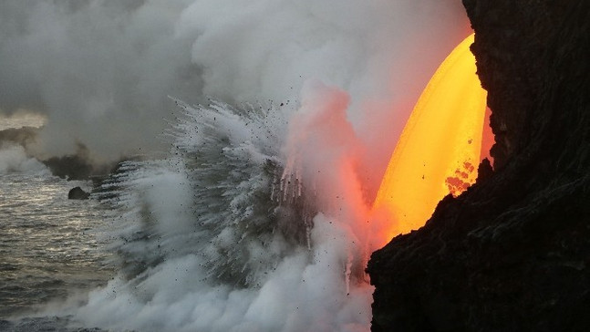 Hawai adasındaki Kilauea yanardağı 34 yıldır lav püskürtüyor
