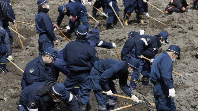 Japonya 2011 Fukuşima depreminde kaybettiklerini andı
