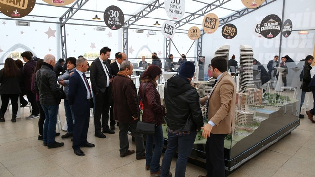 Başkentliler ev almak için indirim çadırına akın etti
