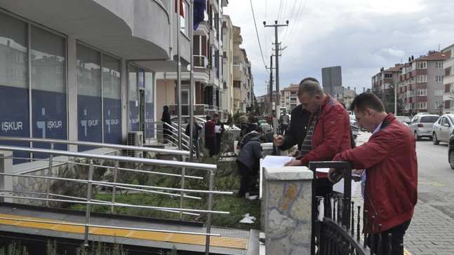 (Özel Haber) Balıkesir’de iş izdihamı...
