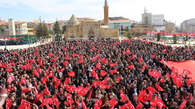 CHP’li İnce: “Ne hayır diyen ne evet diyen teröristtir”