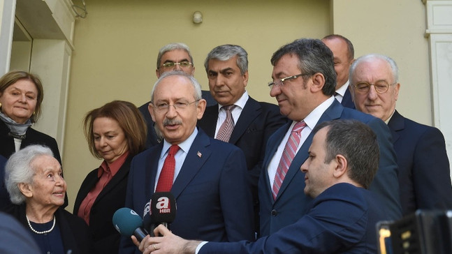 Kemal Kılıçdaroğlu, Celal Bayar’ın kızı Nilüfer Gürsoy’u evinde ziyaret etti