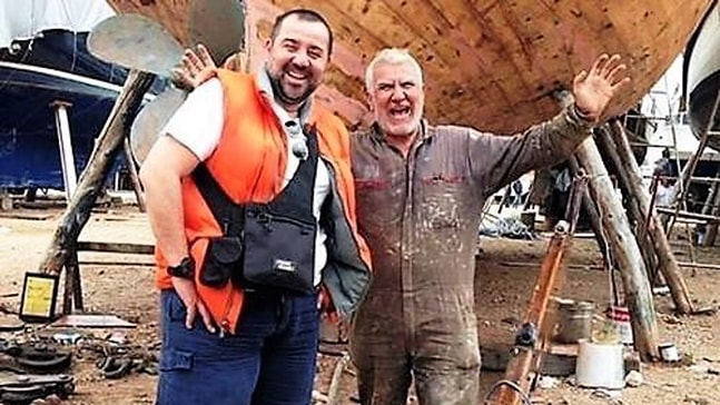 Ünlü komedyen Ata Demirer tekne onarımına da el attı
