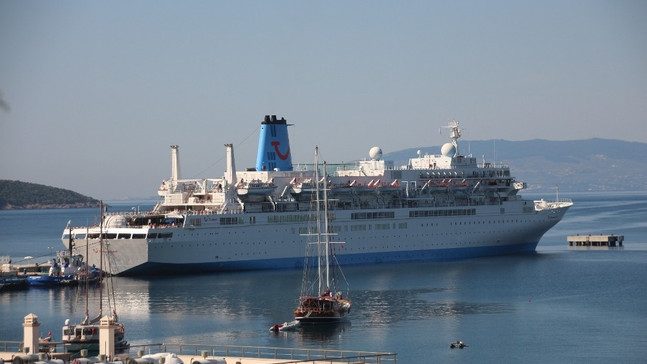 Bodrum’a sezonun ilk gemisi geldi