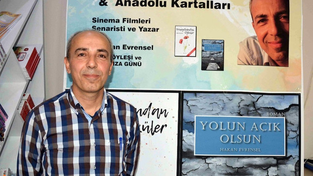 ’Nefes’in senaristi Hakan Evrensel okurlarıyla imza gününde bir araya geldi
