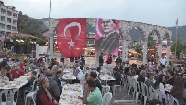 MHP'den iftar yemeği