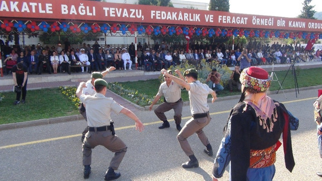 'Jandarma zeybeği' oynadılar