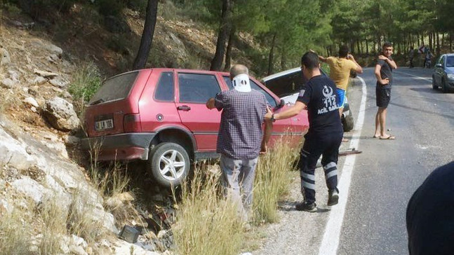 Milas’ta yola dökülen yağ kazaya neden oldu