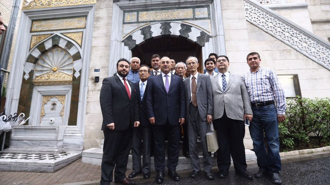 Bakan Çavuşoğlu, Tokyo Camii’ni ziyaret etti
