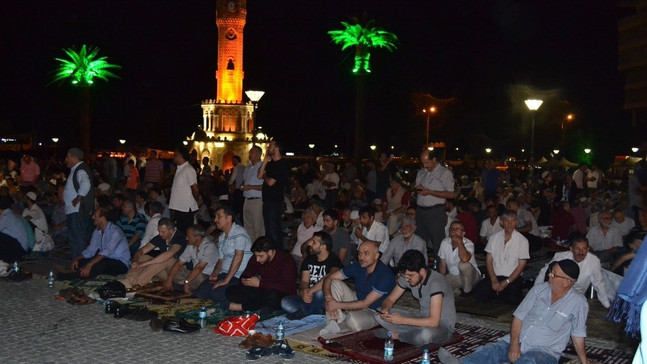 Kadir Gecesi’nde gönüller bir oldu