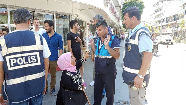 Ücretsiz ulaşım kartlı dilenci