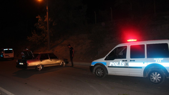 Polis ekipleri kaza yerinde sürücü aradı