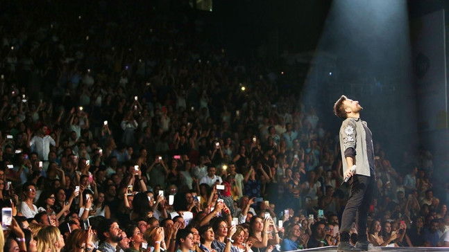 Tarkan konserlerine canlı bağlantı
