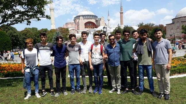 Akademi Lise öğrencilerinden İstanbul çıkartması
