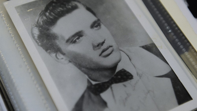 Rock’n Roll’un kralı Elvis Presley ölümünün 40. yıl dönümünde anılıyor
