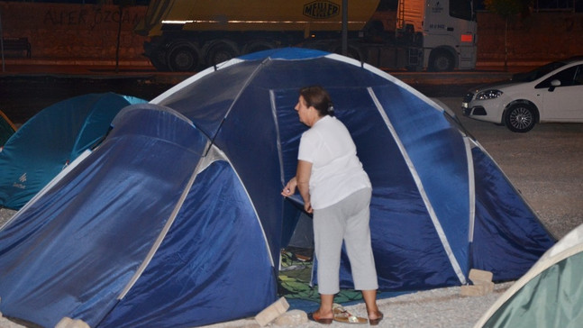 Deprem korkusu vatandaşları evinden etti