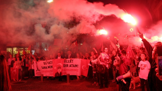 30 Ağustos fener alayı