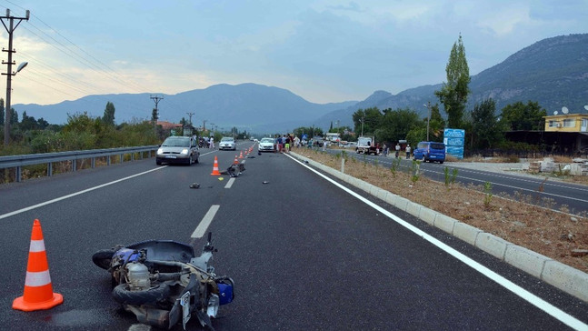 Otomobil ile çarpışan motosikletli hayatını kaybetti