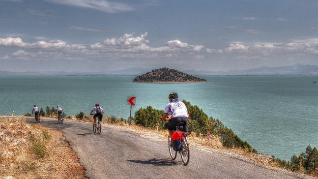 Beyşehir Gölü etrafında pedal çevirecek