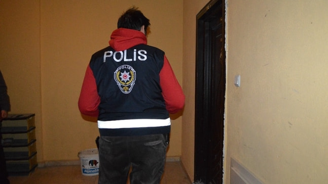 Mardin polisi günlük kiralanan evleri denetledi
