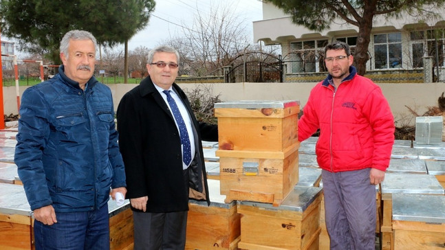 Marmaraereğlisi’nde arıcılara kovan desteği
