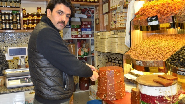 Kayısıdan elde ettikleri ürünleri pazarlayarak mağaza zinciri kurdular
