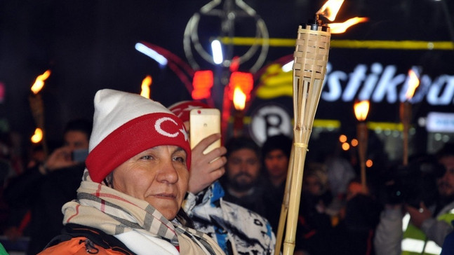 10 bin kişi meşalelerle yürüyerek Sarıkamış şehitlerini andı